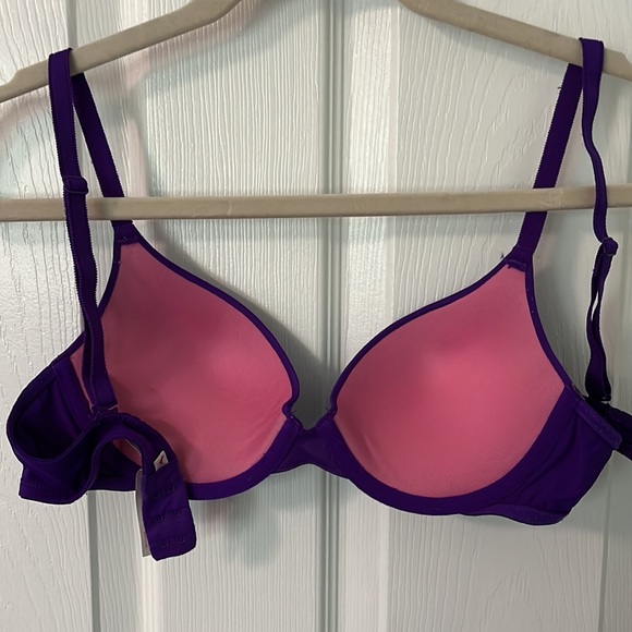 Pink Victoria’s Secret bra - Picture 2 of 3